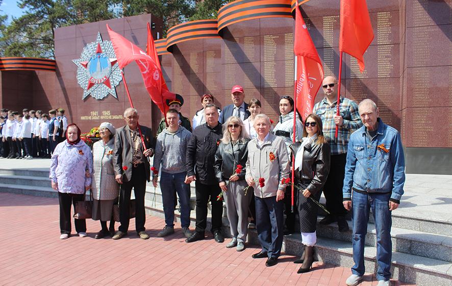 Амурская область. В Благовещенске коммунисты возложили цветы к Вечному Огню в честь 81-й годовщины Великой Победы