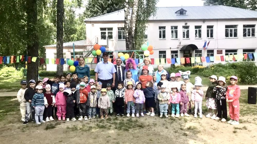 Подмосковные коммунисты: День защиты детей – самый главный праздник детства!