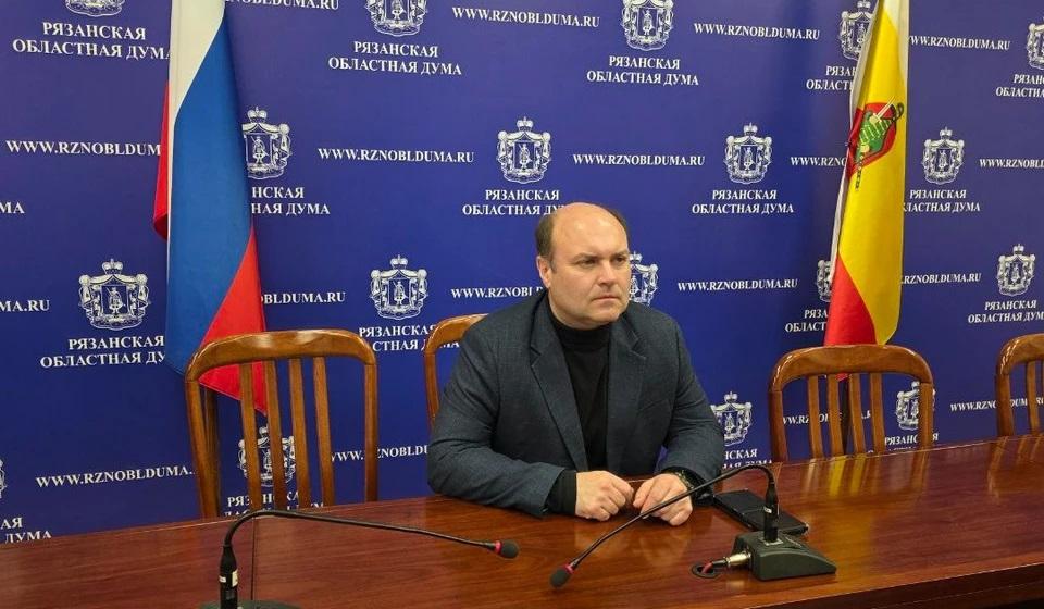 Депутат КПРФ в Рязанской областной Думе Денис Сидоров направил запрос в прокуратуру по ситуации с блокировкой детей в маршрутном такси №66