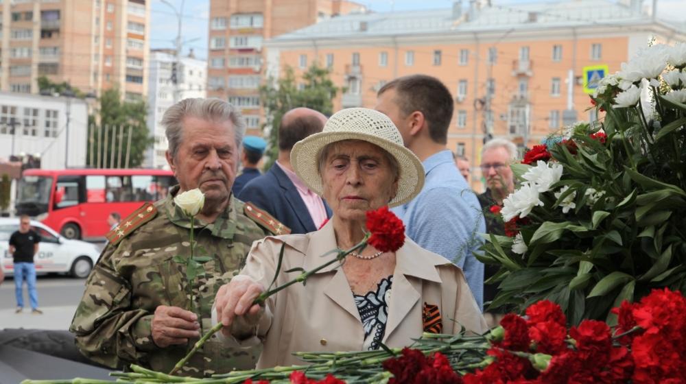 Коммунисты Рязани возложили цветы к Вечному огню в День памяти и скорби и приняли участие во Всероссийской минуте молчания