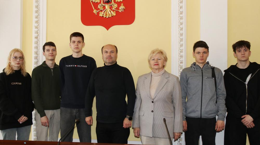 Рязань. Депутаты-коммунисты провели экскурсию для студентов