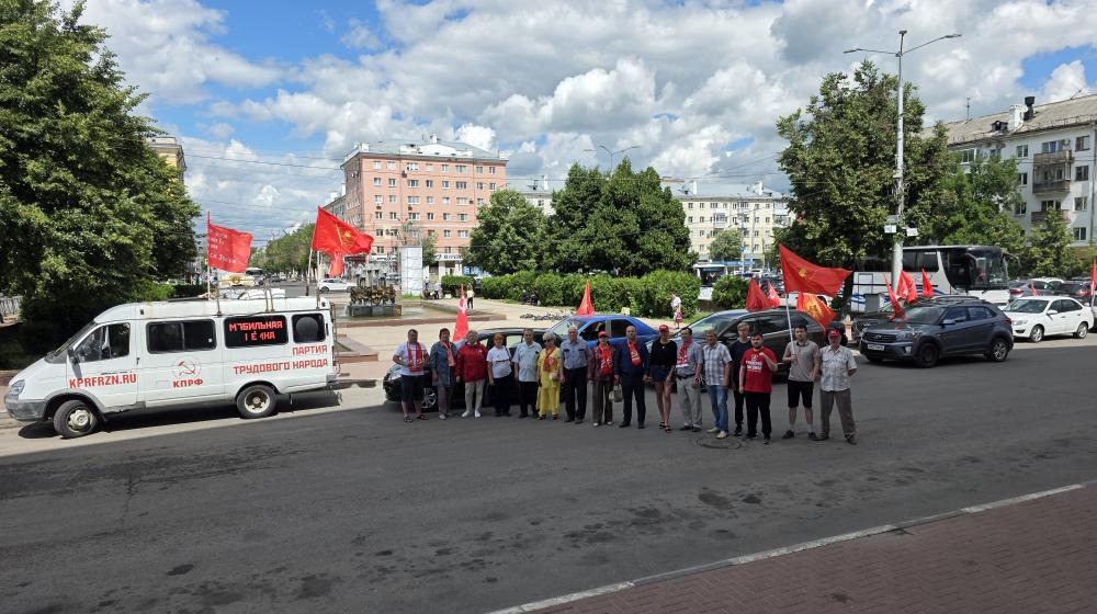 Красный автопробег в Рязани