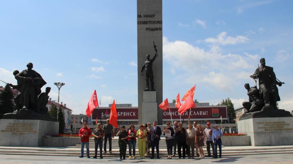 Коммунисты Брянщины провели памятные мероприятия в 85-ю годовщину начала Великой Отечественной войны
