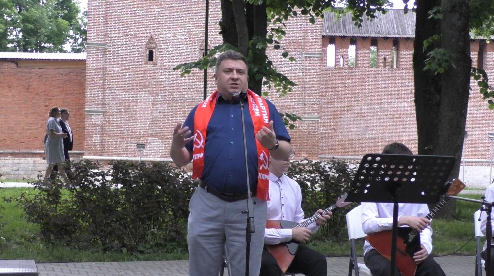 Коммунисты приняли участие в Пушкинском празднике в Смоленске