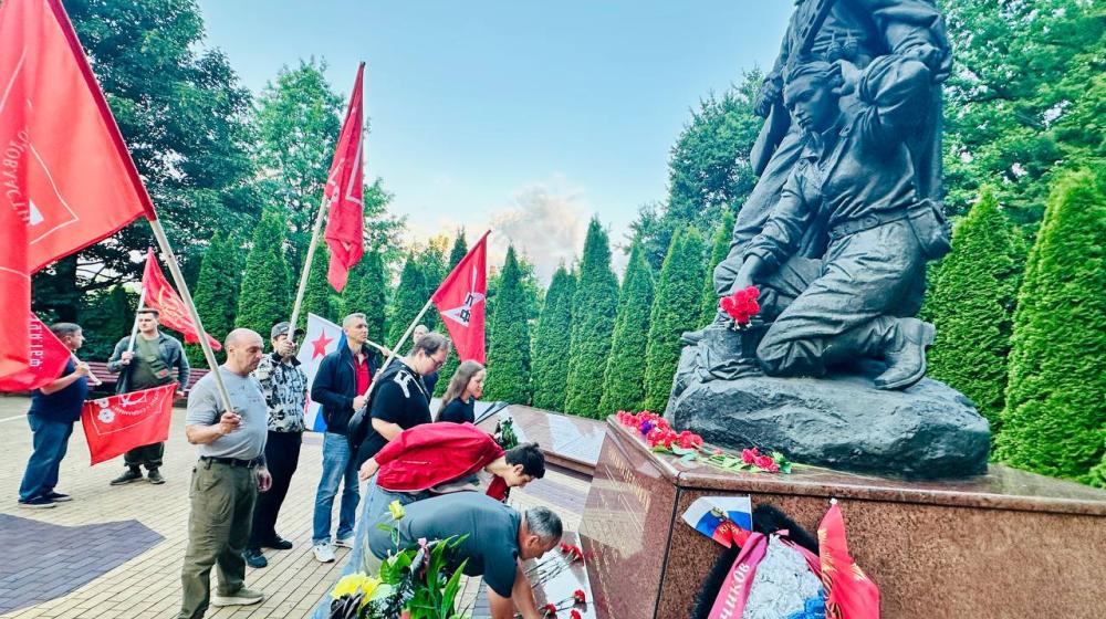 В День памяти и скорби калининградские коммунисты почтили память героев Великой Отечественной войны