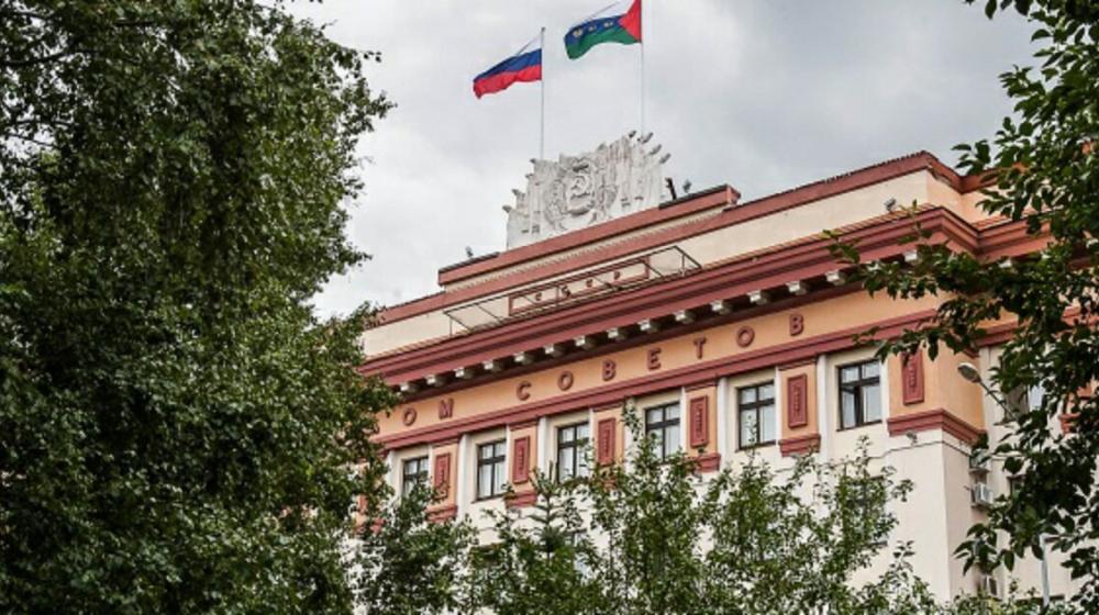 Нет декоммунизации по-тюменски! Со здания Облдумы демонтируют герб РСФСР
