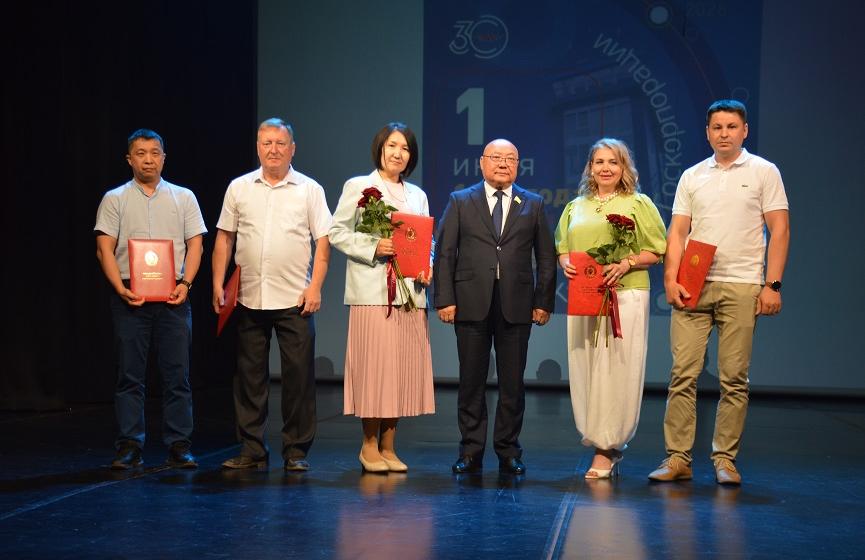 Секретари Калмыцкого рескома Компартии выступили с почетной миссией на торжественном собрании сотрудников аэронавигации