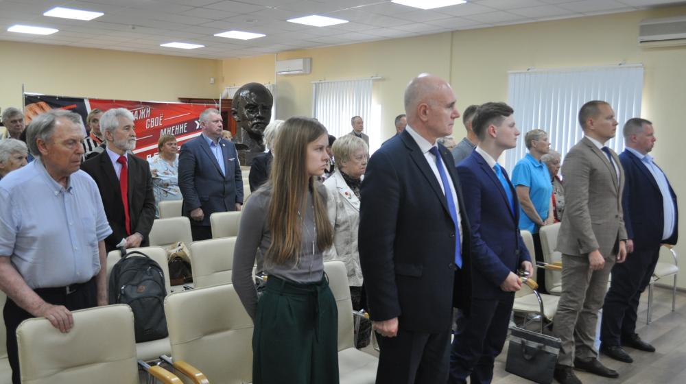 Санкт-Петербург. В горкоме КПРФ наградили граждан, участвующих в помощи военнослужащим