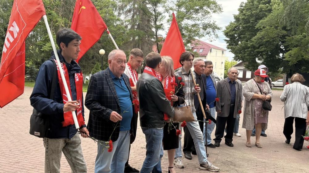Коммунисты Пензы почтили память павших в годы Великой Отечественной войны