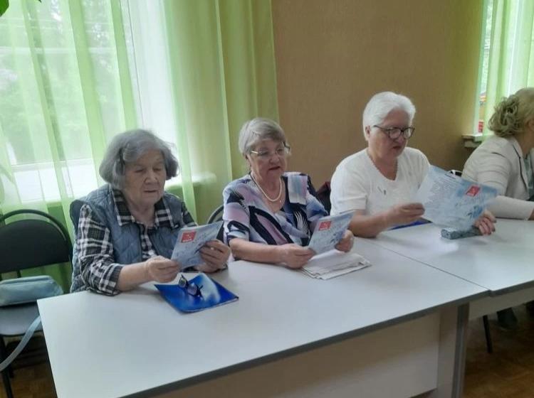Коммунисты Ивановской области поздравили земляков с Днём русского языка