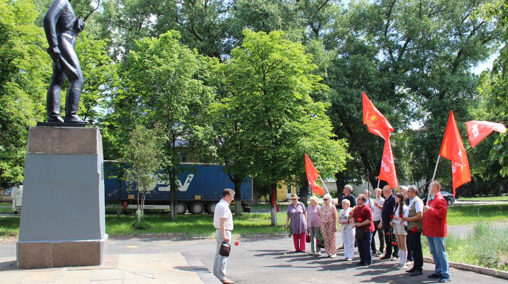 Знамя Щорса в наших руках! Коммунисты Брянщины отметили 131-летие легендарного начдива