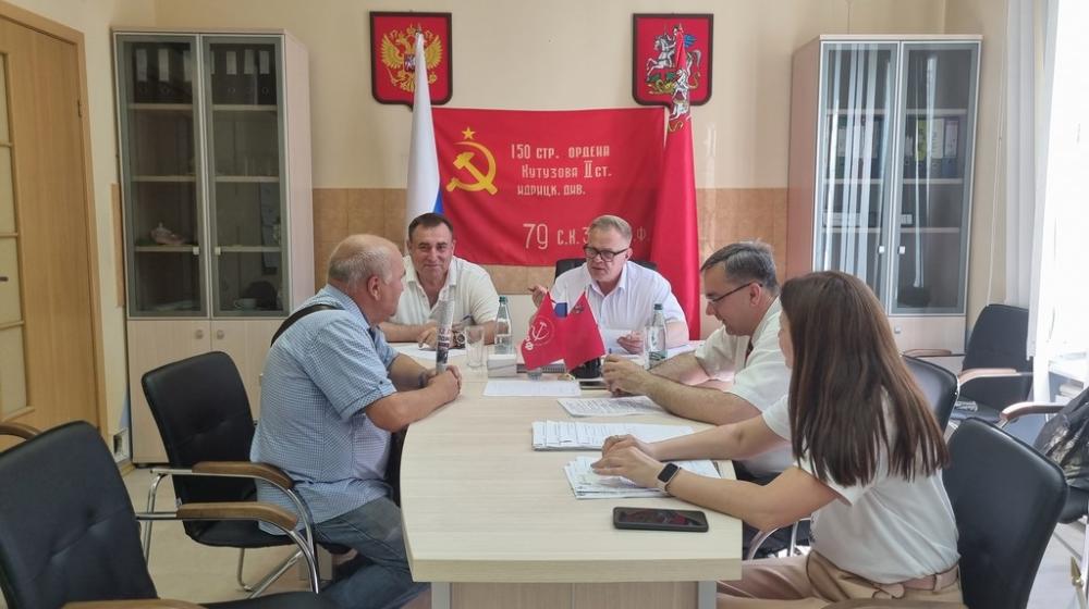 Руководитель фракции КПРФ в Мособлдуме Александр Наумов провел прием граждан в Ступино