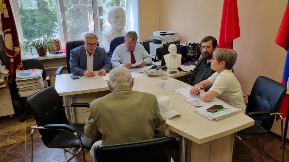 Руководитель фракции КПРФ в Мособлдуме Александр Наумов провел прием граждан в Раменском