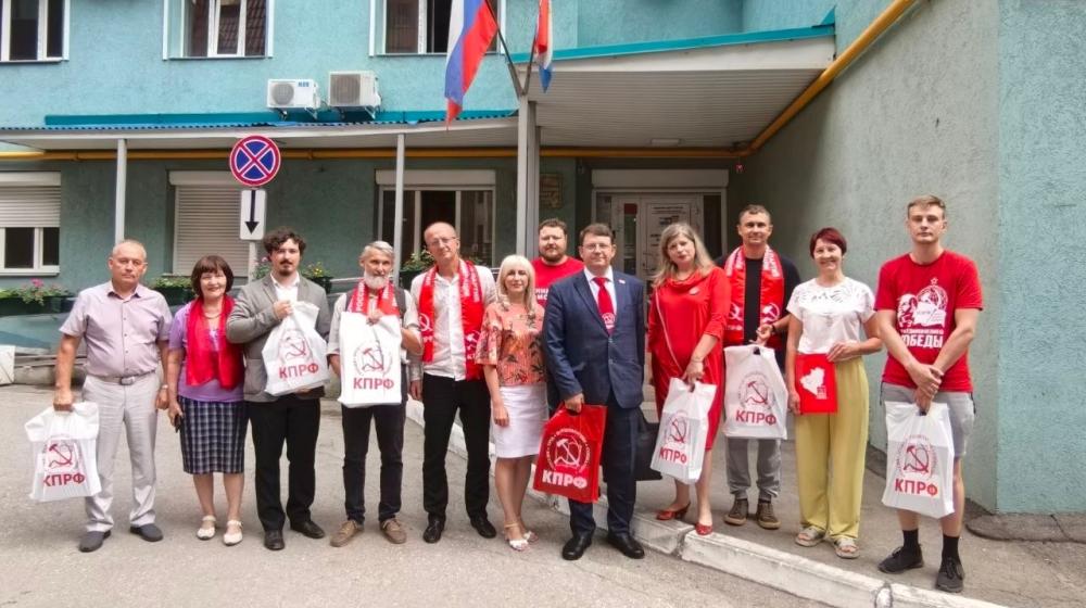 Самарский областной комитет КПРФ подал документы кандидатов в депутаты регионального парламента в Избирком Самарской области