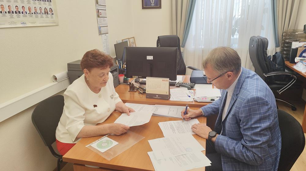 Лидер тюменских коммунистов Тамара Казанцева первой в регионе сдала документы на регистрацию в качестве кандидата в депутаты Госдумы