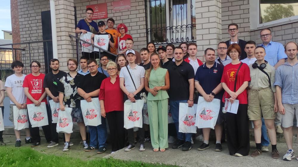 Великий Новгород: Широко шагает молодёжь!