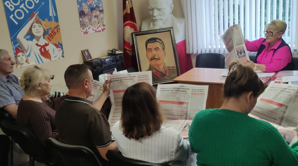 Лидер новгородских коммунистов проводит совещания выборных штабов
