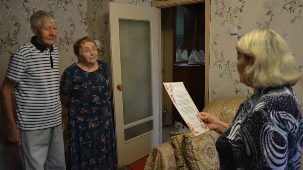 Коммунисты Забайкалья поздравили семьи‑долгожители с Днём любви, семьи и верности