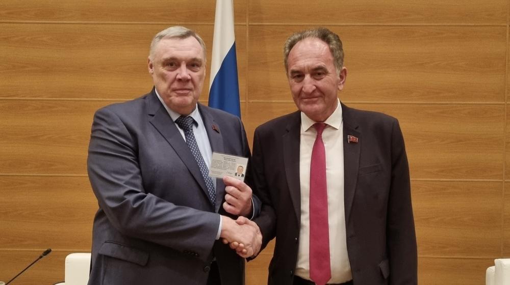 Николай Васильев вручил удостоверение кандидата в Госдуму