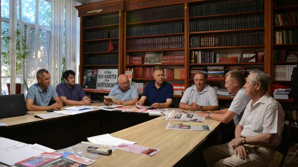 Николай Арефьев провёл в Астрахани совещание и встретился с жителями микрорайона