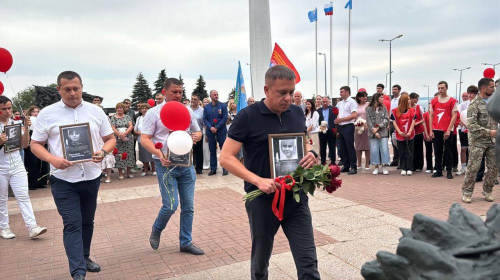 Ульяновские коммунисты почтил память детей-жертв войны на Донбассе