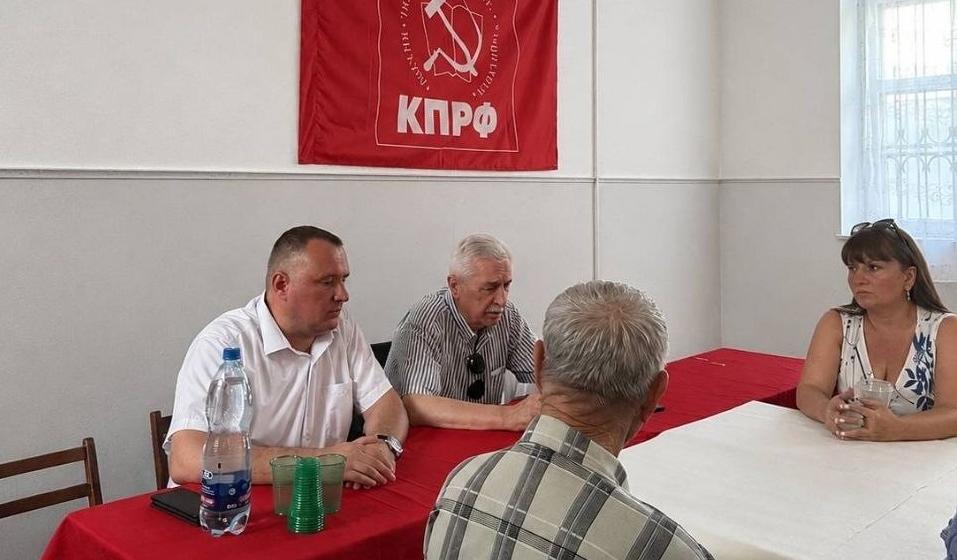 Краснодарский край, г. Ейск. Коммунист-депутат Н.И. Осадчий провел встречу с активистами КПРФ и сторонниками партии