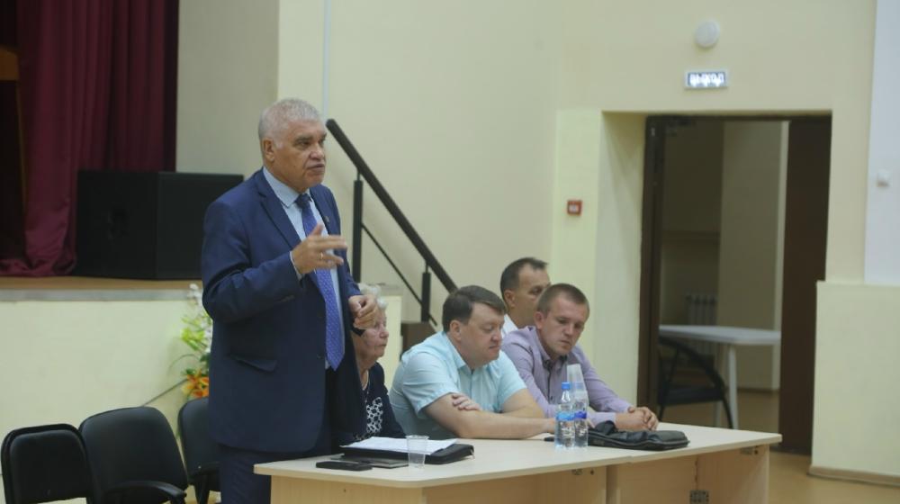 Омская область. Депутат Госдумы Андрей Алехин в Калачинске провел встречу с жителями и собрал наказы на новый срок