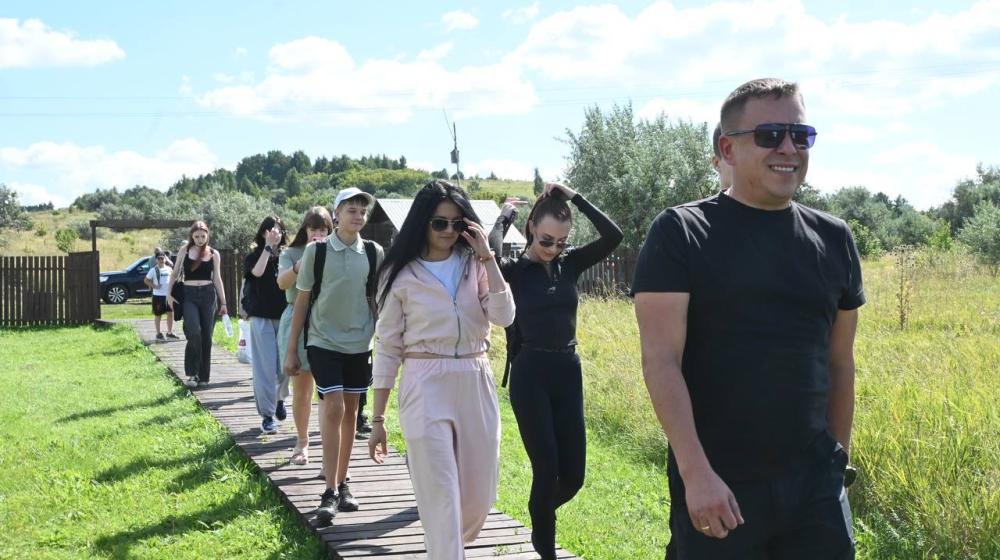 Ульяновская область. Тимуровцы и дети участников СВО провели день в Сенгилеевских горах