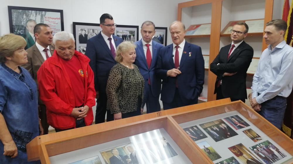 Геннадий Зюганов посетил музей “Спасское” имени В.А. Стародубцева