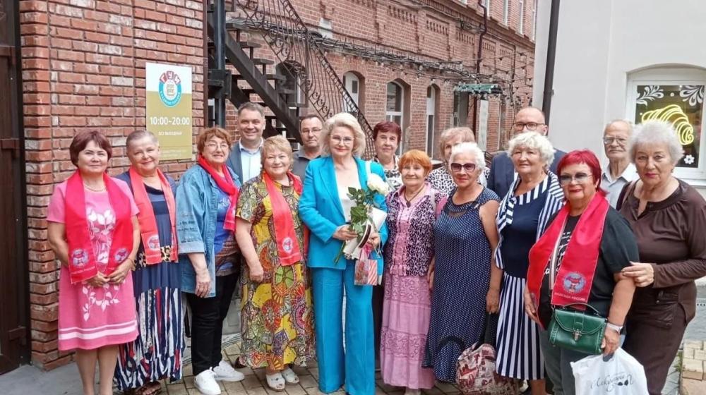 Нина Останина: Как здорово встретиться с товарищами из Приморья!