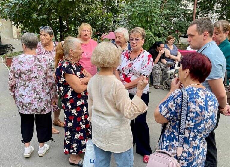 Ольга Алимова и депутат Саратовской городской Думы от КПРФ Владимир Новиков провели встречу с жителями