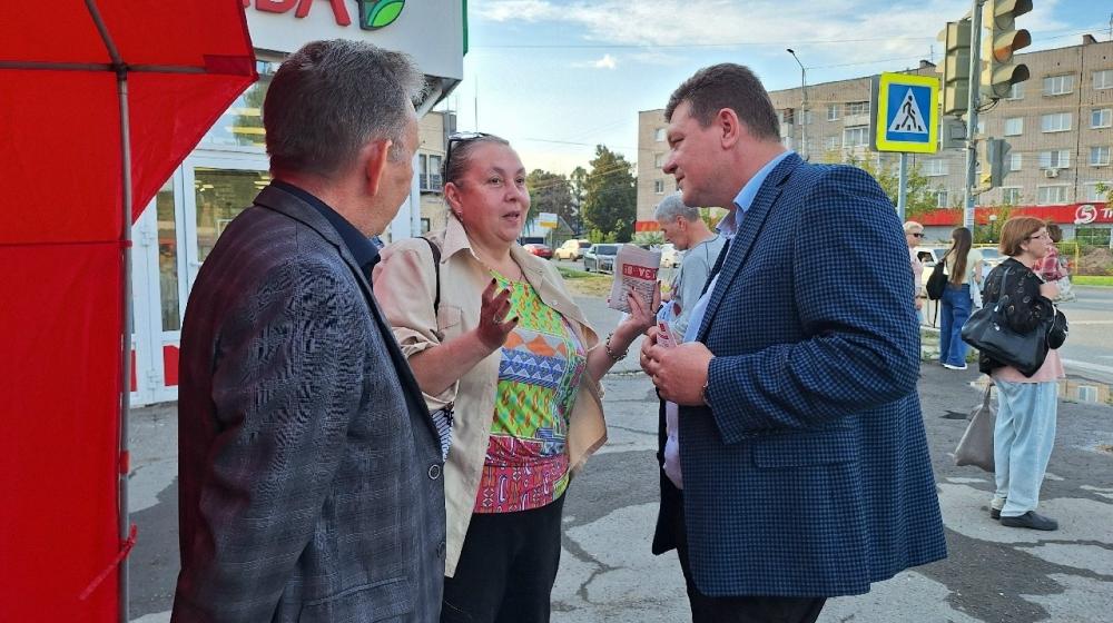 Юрий Балахонцев в Ленинском районе Ижевска провел уличный приём жителей Татар-базара