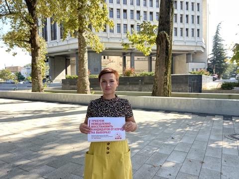 Крым не молчит: коммунисты и комсомольцы вышли на одиночные пикеты