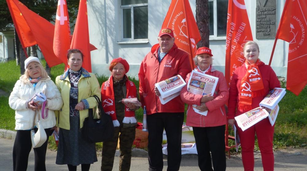 В Магадане прошла очередная акция «Красные в городе»