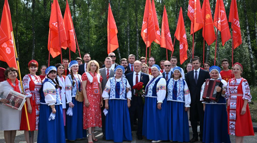 Геннадий Зюганов посетил музей-усадьбу Спасское-Лутовиново