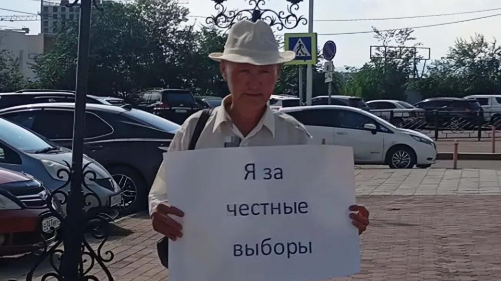 Бурятия. В Улан-Удэ коммунист провел одиночный пикет за честные выборы