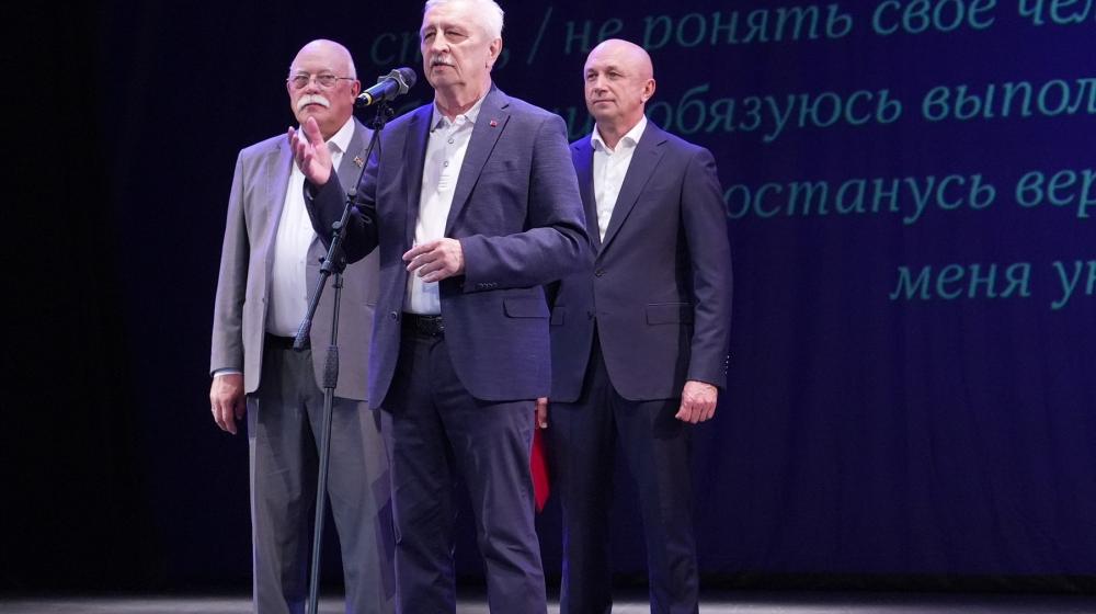 Краснодарский край. Коммунист-депутат Госдумы Н.И. Осадчий поздравил с Днем Знаний студентов-первокурсников Кубанского Государственного медицинского университета
