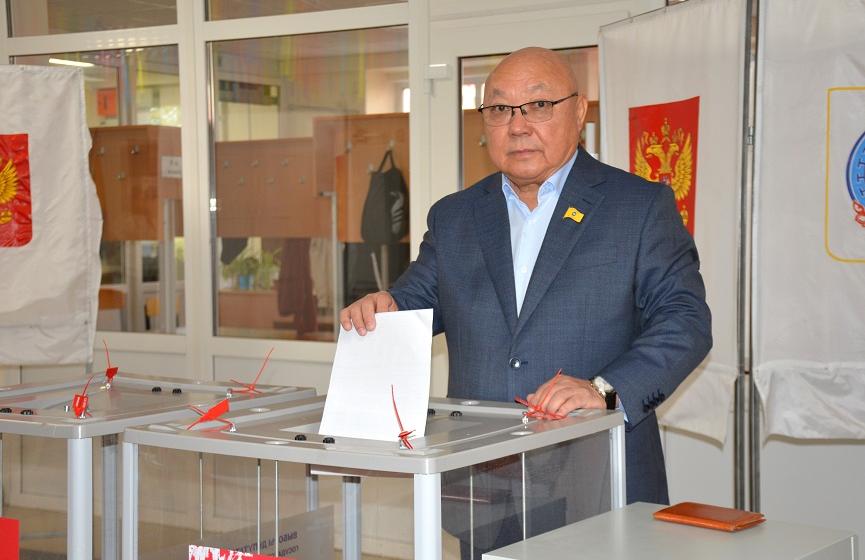 Кандидат в депутаты Госдумы Николай Нуров оценил ход голосования в Калмыкии