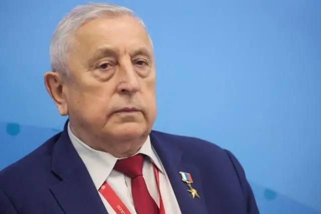 «Земля — наш Сталинград!»: Николай Харитонов задал тон ключевым сессиям Восточного экономического форума