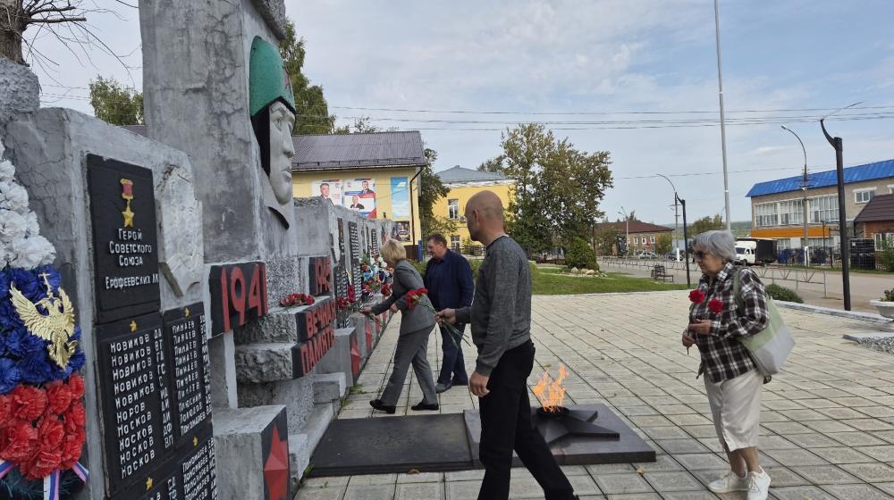 Коммунисты Пермского края приняли участие в памятном возложении цветов, посвящённом Дню Победы над милитаристской Японией и окончания Второй мировой войны