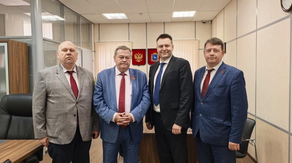 Историк Евгений Спицын и руководитель РУСО Игорь Макаров провели в Самаре встречу с партийным активом КПРФ