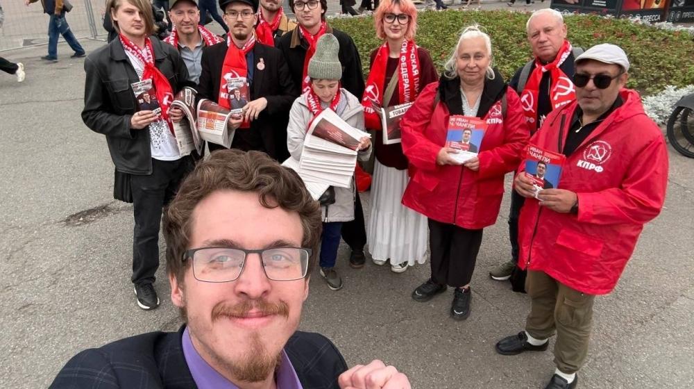 Красные в городе! Город трех революций окрасился в алые цвета