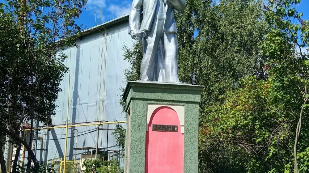 Саратовская область. Чтить и помнить! На территории завода «Волжский дизель» в Балаково отреставрировали памятник В.И. Ленину