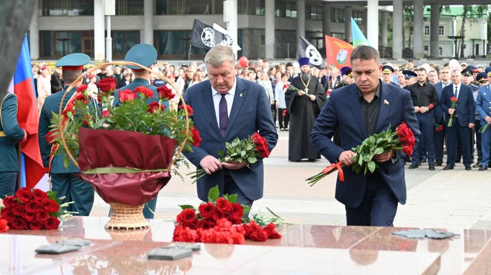 Ульяновская область. А.М. Гибатдинов в День солидарности в борьбе с терроризмом принял участие в памятном мероприятии
