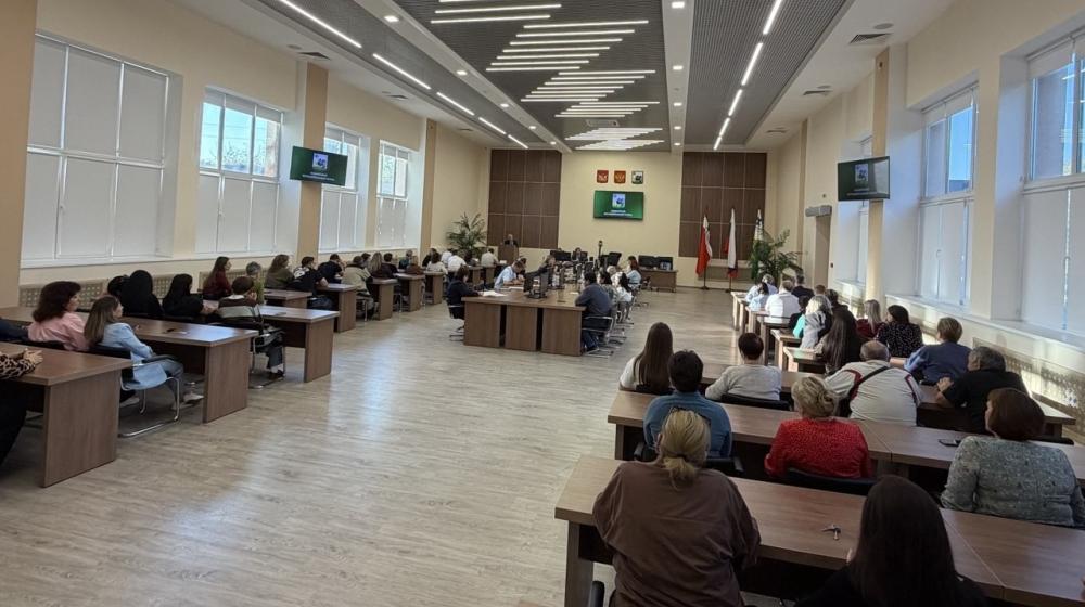 Воронежская область. Депутат Обухов в Каширском районе: «Государство обязано защитить человека — от дрона над крышей до произвола в ЖКХ»
