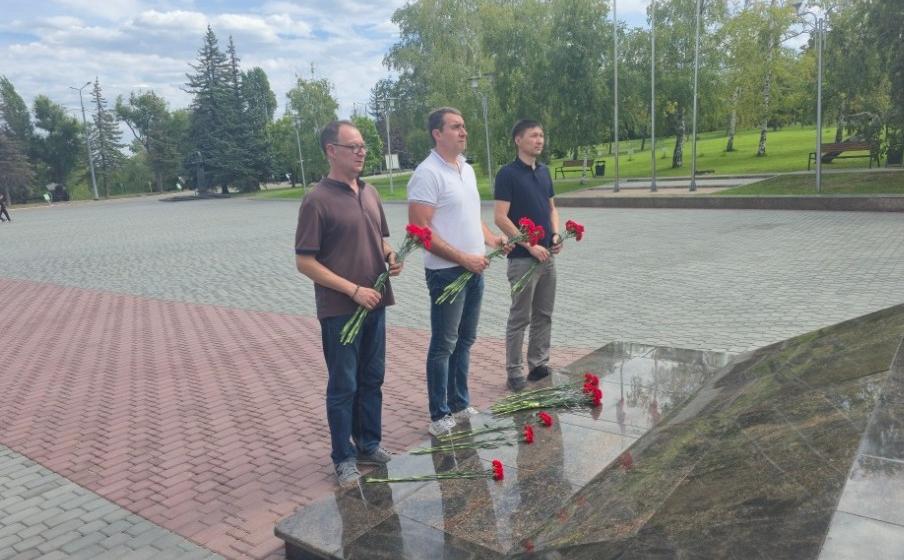 Подвиг, отлитый в граните: КПРФ в Саратове напомнила о священной цене Дальневосточной Победы