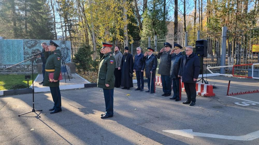 Связь Победы: Зампредседателя Мособлдумы Александр Наумов поздравил военных связистов с профессиональным праздником