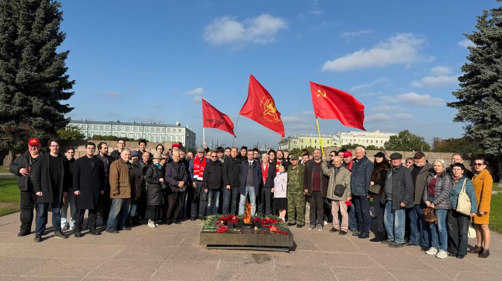 В Санкт-Петербурге состоялась акция памяти защитников советской власти в октябре 1993 года