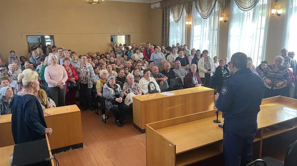 Ивановская область. КПРФ защищает права жителей: Пучежский район открыто заявил о социальных проблемах на встрече с главой СК