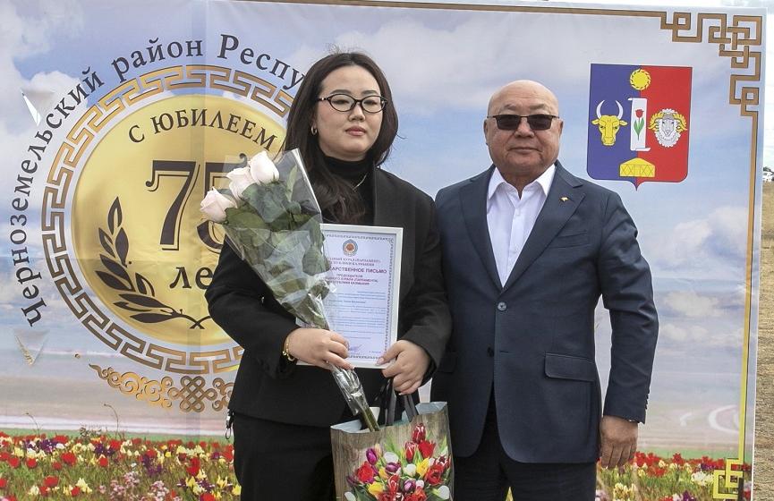 Лидер коммунистов Калмыкии поздравил жителей Черноземельского района с 75-летием